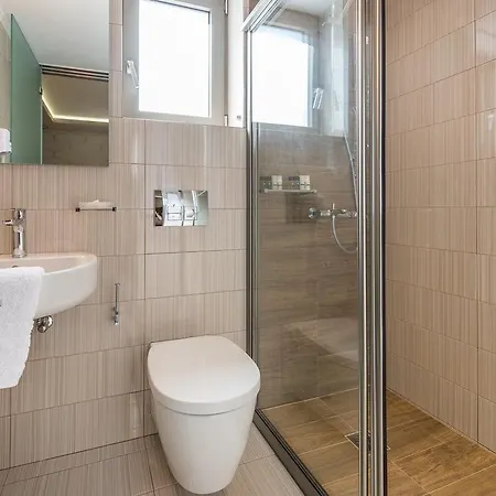 Avra Luxury & * Keri