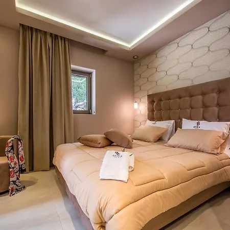Avra Luxury & *