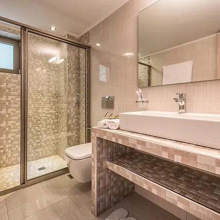 Avra Luxury & Villa *