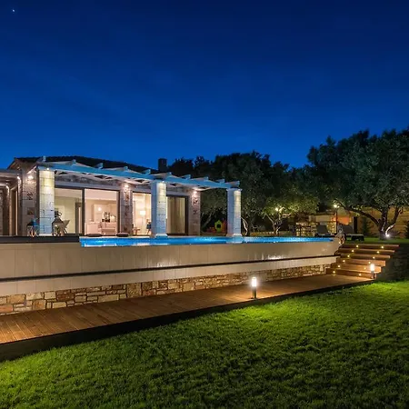 Willa Avra Luxury & Keri