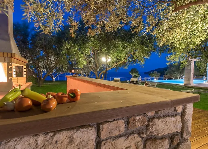 Avra Luxury & Villa *