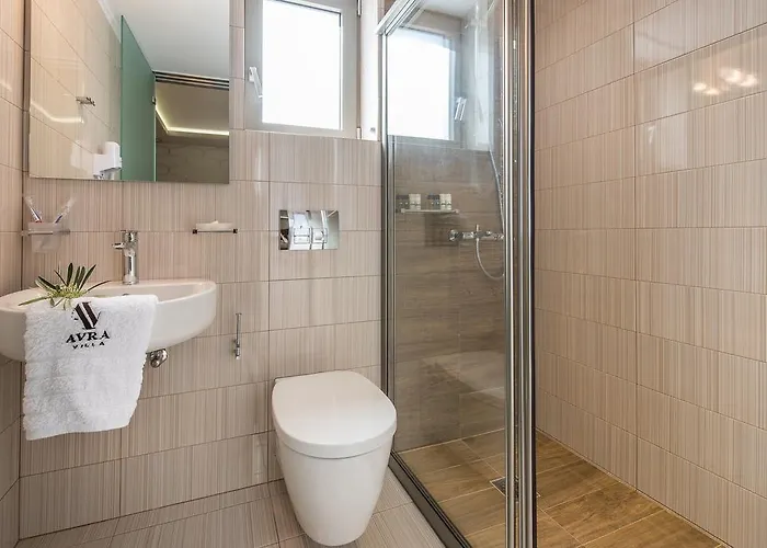 Avra Luxury & * Keri