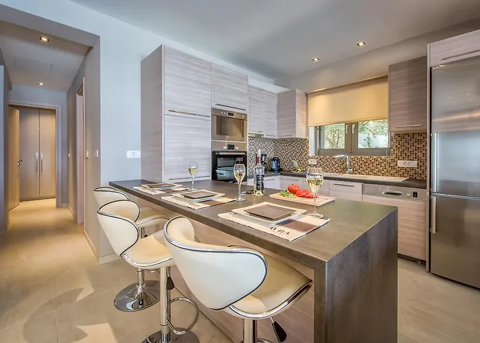 ヴィラ Avra Luxury & Keri