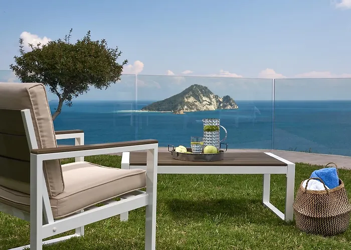 Avra Luxury & Villa *