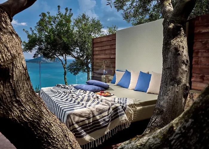 Avra Luxury & * Keri