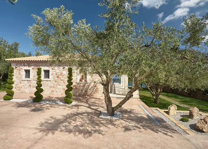 Avra Luxury & Villa Keri