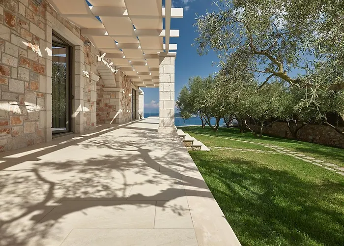 Avra Luxury & Villa *