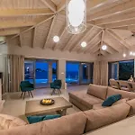 Avra Luxury & Villa *