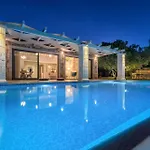 Avra Luxury & Villa Keri