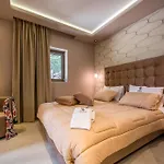 Avra Luxury & *