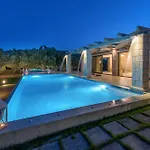 Avra Luxury & Villa Keri