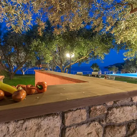 Avra Luxury & Villa *