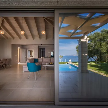 Avra Luxury & كيري