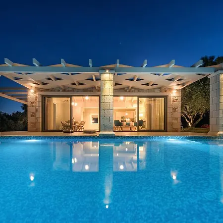 Avra Luxury & קרי
