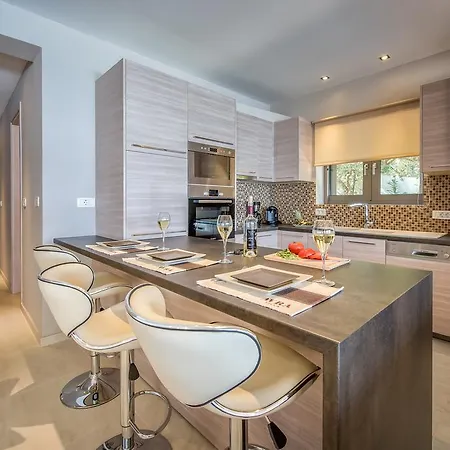 Вилла Avra Luxury & Керион