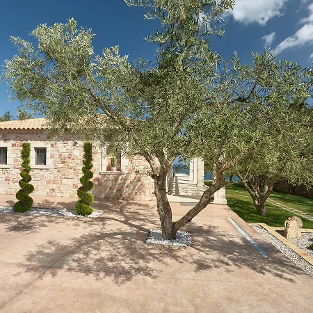 Avra Luxury & Villa Kerí