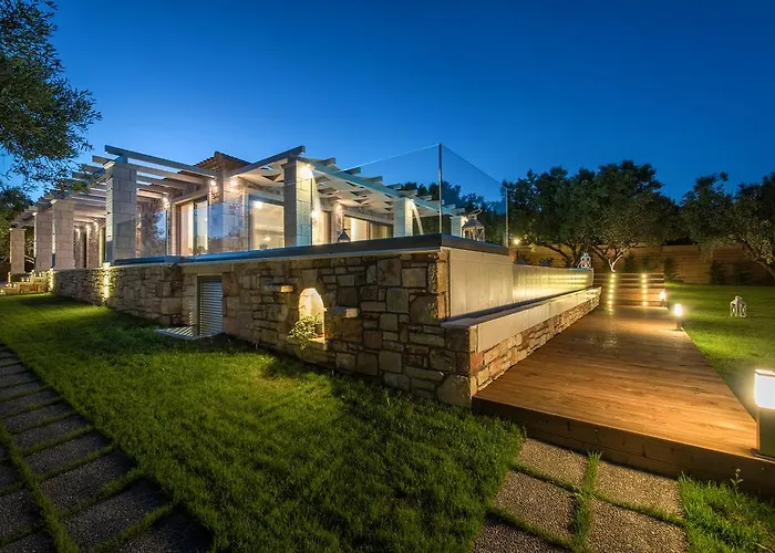 فيلة Avra Luxury & *