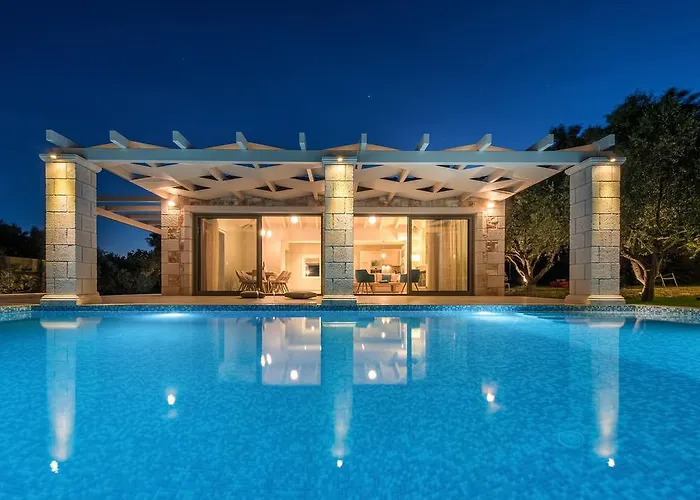 Avra Luxury & كيري