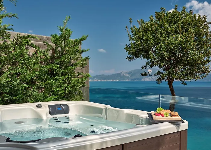 فيلة Avra Luxury &